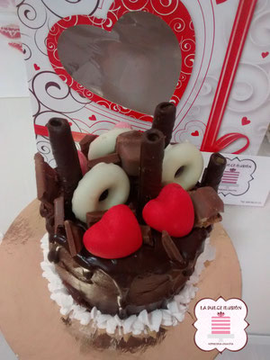 dripcake de san valentin. Tarta de enamorados. Pastel en cartagena, murcia