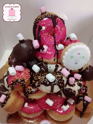 Torre de donuts a domicilio dia de la madre en Cartagena, murcia. Regalo original y dulce. Tarta día de la madre