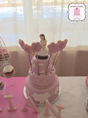 Tarta decorada con niña para comunión 2017. Tarta chica comunión. Tarta niña de comunión. Tarta rosa comunión Cartagena, Murcia