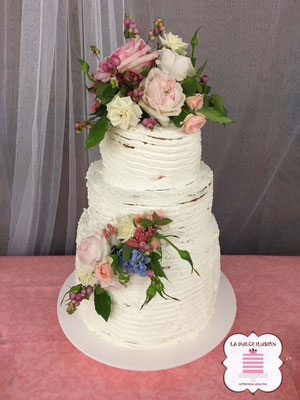 Tarta de boda personalizada de 3 pisos. Tarta desnuda con flores. Tartas de boda en Cartagena, Murcia. Tarta de boda espectacular.