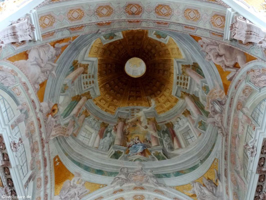 Perspektivisch gemalte Kuppel mit Marienthron von Cosmas Damian Asam