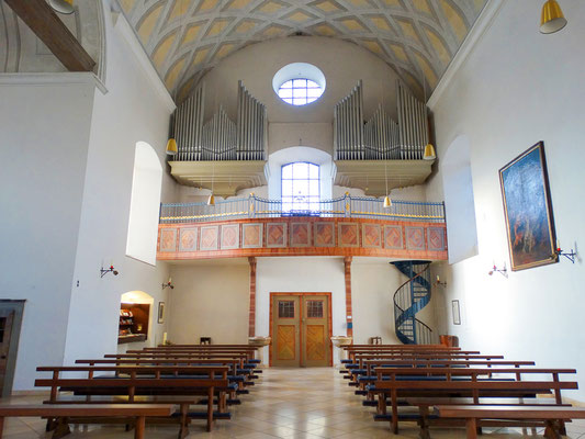 Blick zur Orgel