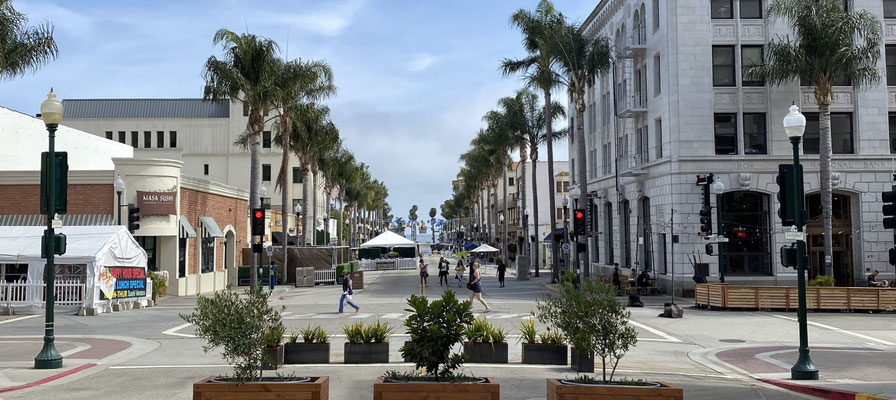 Downtown Main Street and California Street, Ventura City, California, USA
