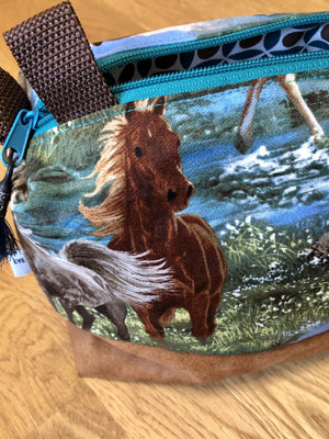 Pferde mit Kunstleder CHF 35.00