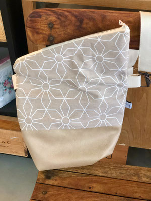 5024 Geometrisch beige, Boden rezikliertes Kunstleder CHF 75.00
