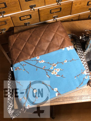5032 Kirschzweige und Bienen handbedruckt CHF 85.00