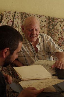 David Pavo y JA Cáceres en casa del autor. Hervás. Fotografía de Urtzi Canto.