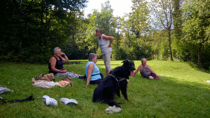 Am Huusemersee erhielten wir noch einen Spontanbesuch von Rägel und Elsi.