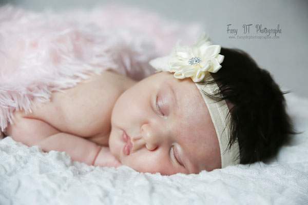 Séance photo bébé naissance maternité réalisée dans mon studio à Saint-André-de-l'Eure (27), proche d’Évreux et de Dreux