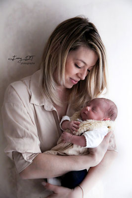 Séance photo bébé naissance maternité famille réalisée dans mon studio à Saint-André-de-l'Eure (27), proche d’Évreux et de Dreux