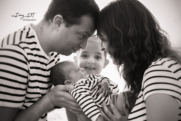 Séance photo bébé naissance maternité famille réalisée dans mon studio à Saint-André-de-l'Eure (27), proche d’Évreux et de Dreux