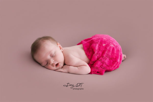 Séance photo bébé naissance maternité réalisée dans mon studio à Saint-André-de-l'Eure (27), proche d’Évreux et de Dreux