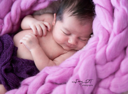 Séance photo bébé naissance maternité réalisée dans mon studio à Saint-André-de-l'Eure (27), proche d’Évreux et de Dreux
