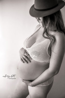Séance photo bébé naissance maternité grossesse famille réalisée dans mon studio à Saint-André-de-l'Eure (27), proche d’Évreux et de Dreux