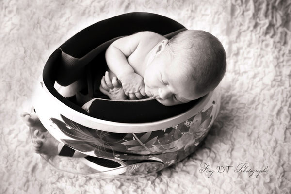 Séance photo bébé naissance maternité réalisée dans mon studio à Saint-André-de-l'Eure (27), proche d’Évreux et de Dreux
