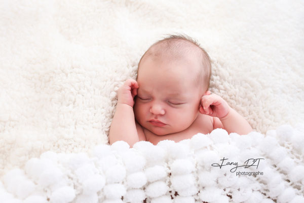 Séance photo bébé naissance maternité réalisée dans mon studio à Saint-André-de-l'Eure (27), proche d’Évreux et de Dreux