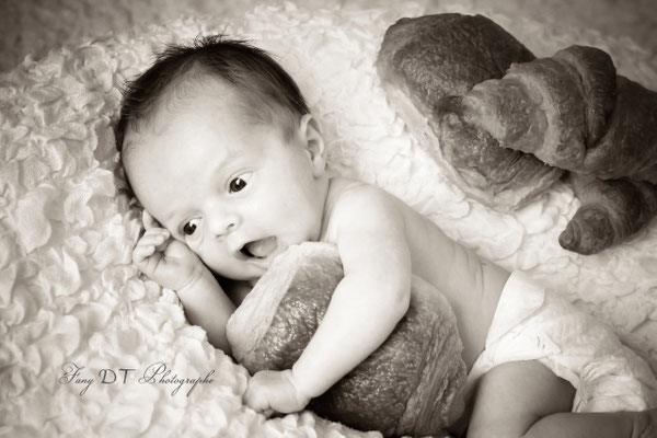 Séance photo bébé naissance maternité réalisée dans mon studio à Saint-André-de-l'Eure (27), proche d’Évreux et de Dreux