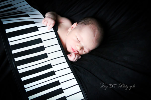 Séance photo bébé naissance maternité réalisée dans mon studio à Saint-André-de-l'Eure (27), proche d’Évreux et de Dreux