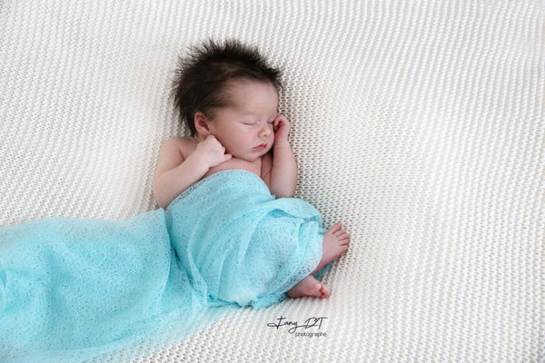 Séance photo bébé naissance maternité réalisée dans mon studio à Saint-André-de-l'Eure (27), proche d’Évreux et de Dreux