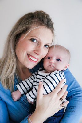 Séance photo bébé naissance maternité famille réalisée dans mon studio à Saint-André-de-l'Eure (27), proche d’Évreux et de Dreux