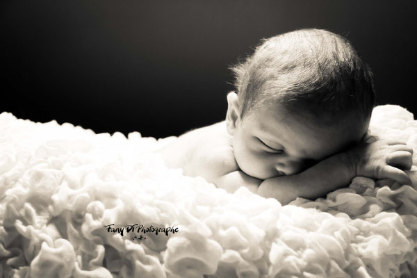 Séance photo bébé naissance maternité réalisée dans mon studio à Saint-André-de-l'Eure (27), proche d’Évreux et de Dreux