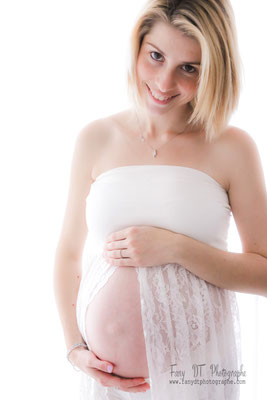 Séance photo bébé naissance maternité grossesse famille réalisée dans mon studio à Saint-André-de-l'Eure (27), proche d’Évreux et de Dreux