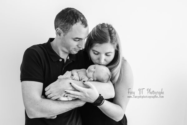 Séance photo bébé naissance maternité famille réalisée dans mon studio à Saint-André-de-l'Eure (27), proche d’Évreux et de Dreux