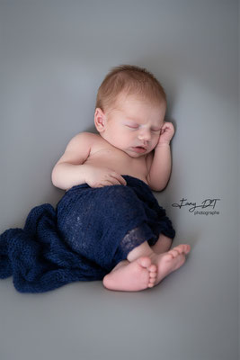 Séance photo bébé naissance maternité réalisée dans mon studio à Saint-André-de-l'Eure (27), proche d’Évreux et de Dreux