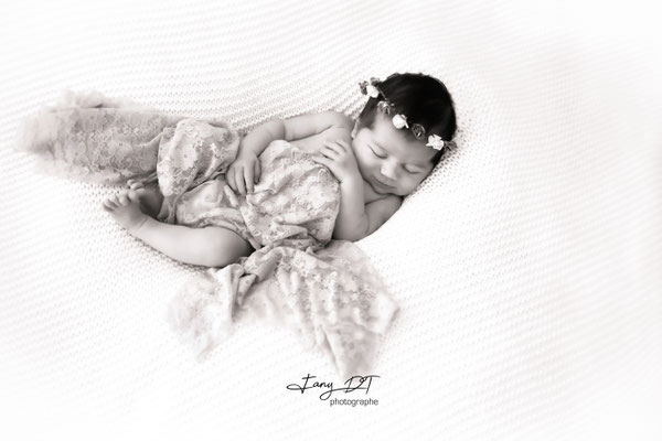 Séance photo bébé naissance maternité réalisée dans mon studio à Saint-André-de-l'Eure (27), proche d’Évreux et de Dreux