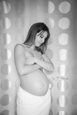 Séance photo bébé naissance maternité grossesse famille réalisée dans mon studio à Saint-André-de-l'Eure (27), proche d’Évreux et de Dreux