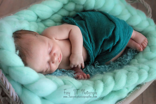 Séance photo bébé naissance maternité réalisée dans mon studio à Saint-André-de-l'Eure (27), proche d’Évreux et de Dreux