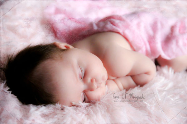 Séance photo bébé naissance maternité réalisée dans mon studio à Saint-André-de-l'Eure (27), proche d’Évreux et de Dreux