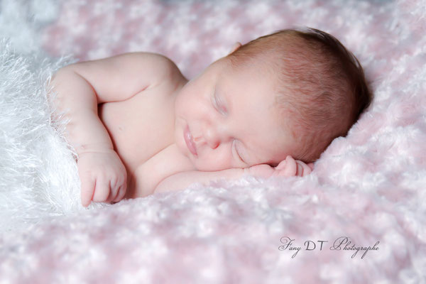 Séance photo bébé naissance maternité réalisée dans mon studio à Saint-André-de-l'Eure (27), proche d’Évreux et de Dreux