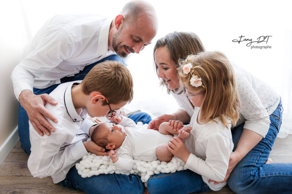 Séance photo bébé naissance maternité famille réalisée dans mon studio à Saint-André-de-l'Eure (27), proche d’Évreux et de Dreux