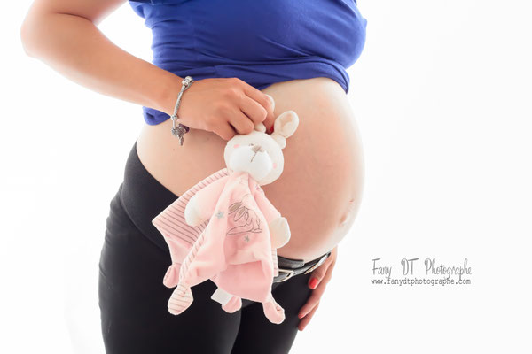 Séance photo bébé naissance maternité grossesse famille réalisée dans mon studio à Saint-André-de-l'Eure (27), proche d’Évreux et de Dreux