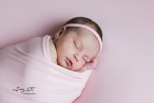 Séance photo bébé naissance maternité réalisée dans mon studio à Saint-André-de-l'Eure (27), proche d’Évreux et de Dreux