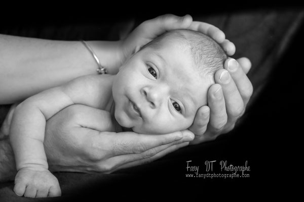 Séance photo bébé naissance maternité réalisée dans mon studio à Saint-André-de-l'Eure (27), proche d’Évreux et de Dreux
