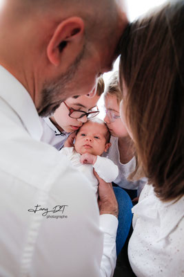Séance photo bébé naissance maternité famille réalisée dans mon studio à Saint-André-de-l'Eure (27), proche d’Évreux et de Dreux