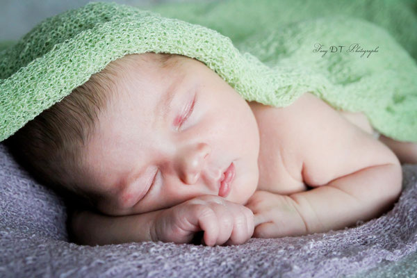 Séance photo bébé naissance maternité réalisée dans mon studio à Saint-André-de-l'Eure (27), proche d’Évreux et de Dreux