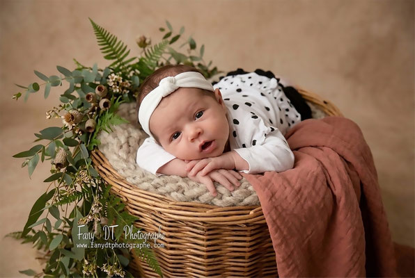 Séance photo bébé naissance maternité réalisée dans mon studio à Saint-André-de-l'Eure (27), proche d’Évreux et de Dreux