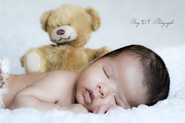 Séance photo bébé naissance maternité réalisée dans mon studio à Saint-André-de-l'Eure (27), proche d’Évreux et de Dreux