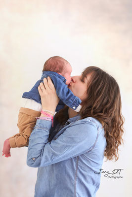 Séance photo bébé naissance maternité famille réalisée dans mon studio à Saint-André-de-l'Eure (27), proche d’Évreux et de Dreux