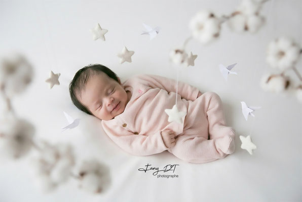 Séance photo bébé naissance maternité réalisée dans mon studio à Saint-André-de-l'Eure (27), proche d’Évreux et de Dreux