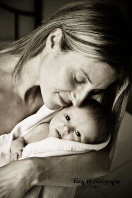 Séance photo bébé naissance maternité famille réalisée dans mon studio à Saint-André-de-l'Eure (27), proche d’Évreux et de Dreux