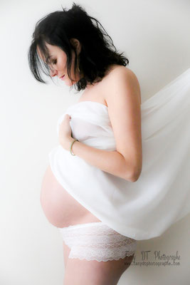 Séance photo bébé naissance maternité grossesse famille réalisée dans mon studio à Saint-André-de-l'Eure (27), proche d’Évreux et de Dreux