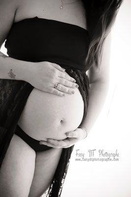 Séance photo bébé naissance maternité grossesse famille réalisée dans mon studio à Saint-André-de-l'Eure (27), proche d’Évreux et de Dreux
