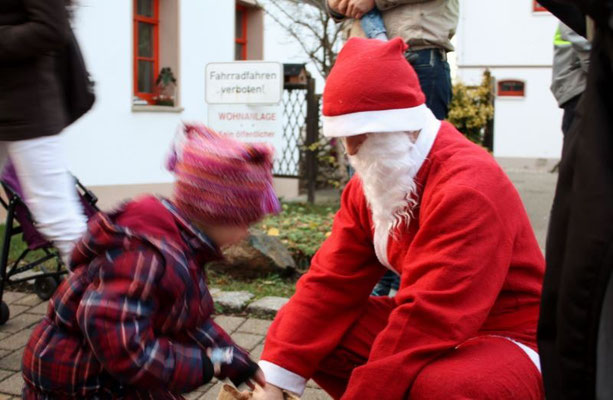 Weihnachtsmann in der Poststraße 2015 Heimatverein Wünschendorf an der Elster