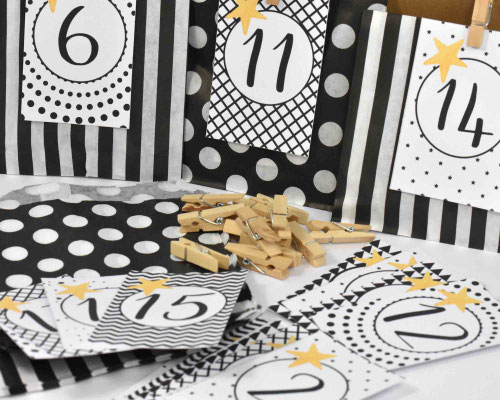 1 SET DIY Adventskalender besteht je aus: 24 Papiertüten Flach, hergestellt aus starkem 36g/m² Kraftpapier, Größe 12 cm x 18 cm,3 Bogen A4, 250 g weiß, mit Zahlen Druck zum Ausschneiden, 24 Mini-Holzklammern, Motiv 7