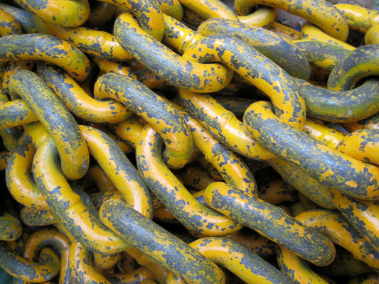 flickr.com "Chains" by Molly Stevens (license: https://creativecommons.org/licenses/by-sa/2.0/legalcode;  Modifications made: Cropped photo)