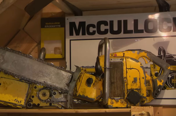 Zur Sammlung von Jan Matthiesen gehören auch Sägen der Marke „McCulloch“. Der amerikanische Motorenhersteller produzierte ab 1948 Motorsägen. Heute gehört die Marke zur Husqvarna-Gruppe.